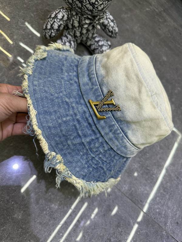 LV hat dx (865)