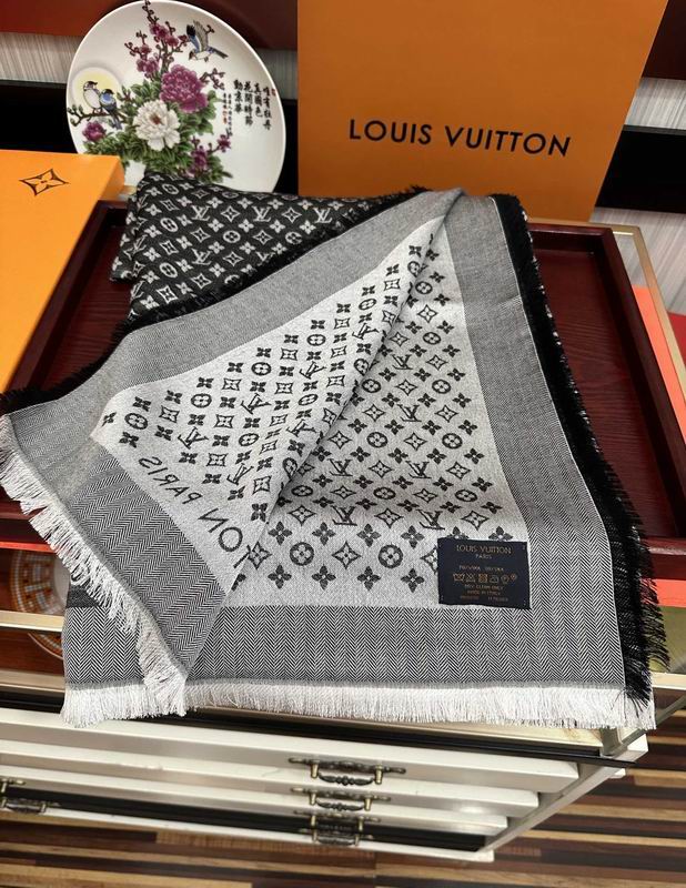 LV scarf 120X120cm 50%羊毛 50%羊绒 E (28)