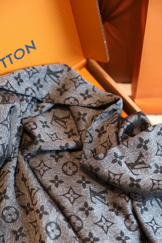 LV scarf 140X140cm 60%真丝 40%羊毛 E (13)