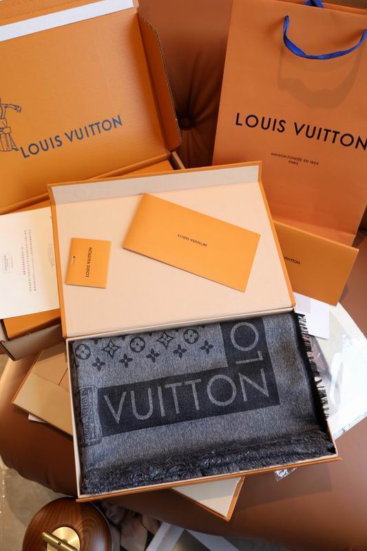 LV scarf 140X140cm 60%真丝 40%羊毛 E (18)