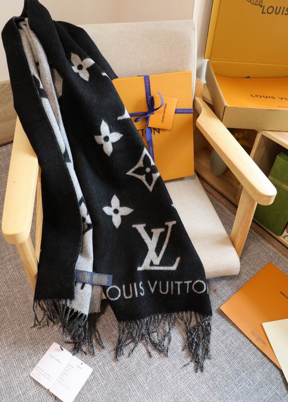 LV scarf 170X45cm E (2)