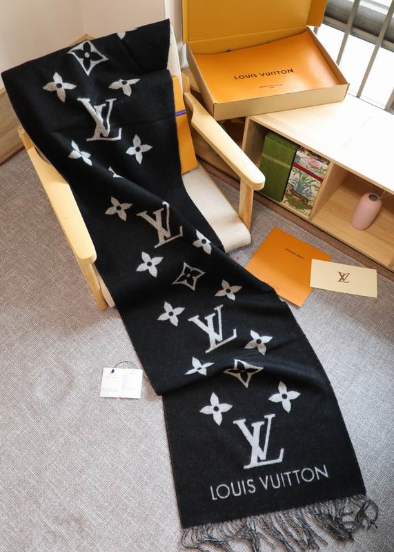 LV scarf 170X45cm E (3)