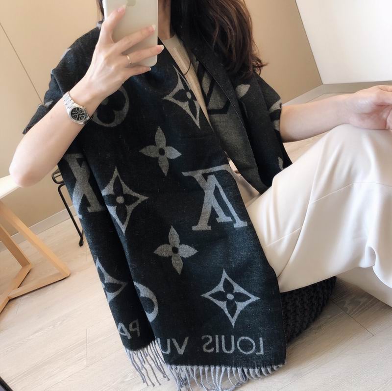 LV scarf 180X65cm E (10)
