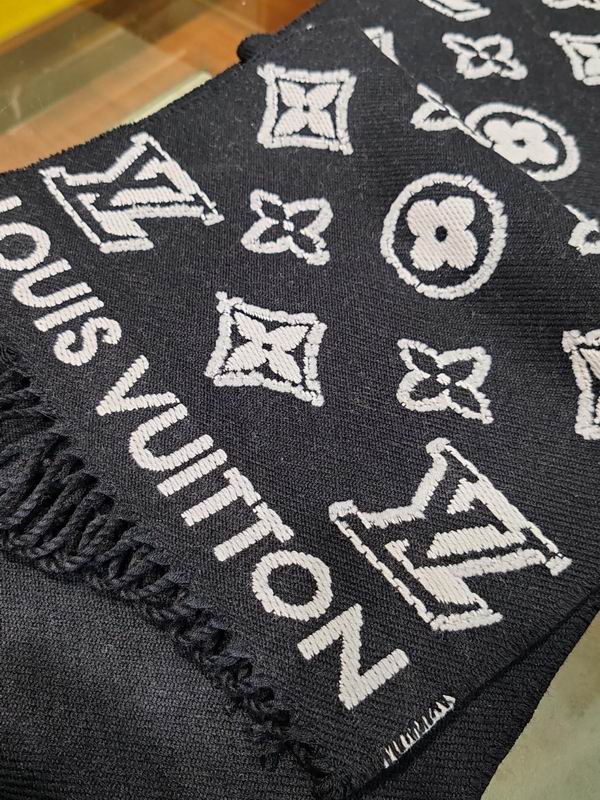 LV scarf 200X34cm E (12)