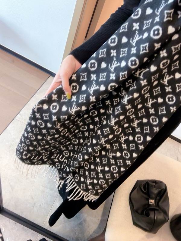 LV scarf 65X180cm E (1)