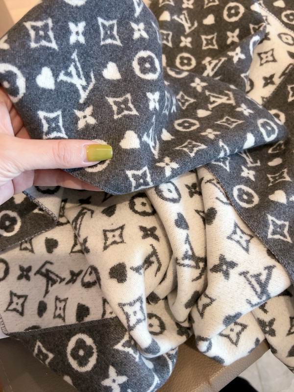 LV scarf 65X180cm E (2)