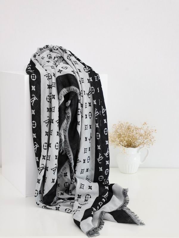 LV silk scarf 140X140cm E (16)