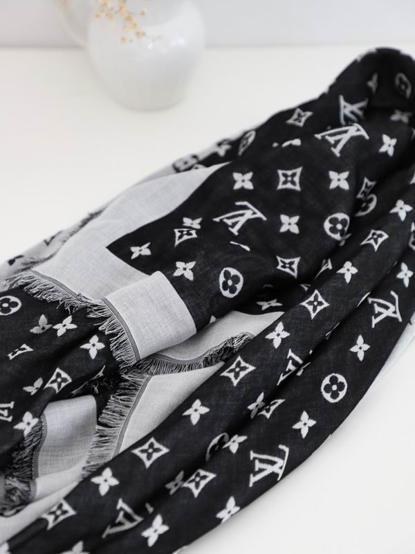 LV silk scarf 140X140cm E (19)