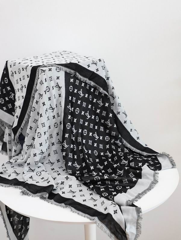 LV silk scarf 140X140cm E (21)
