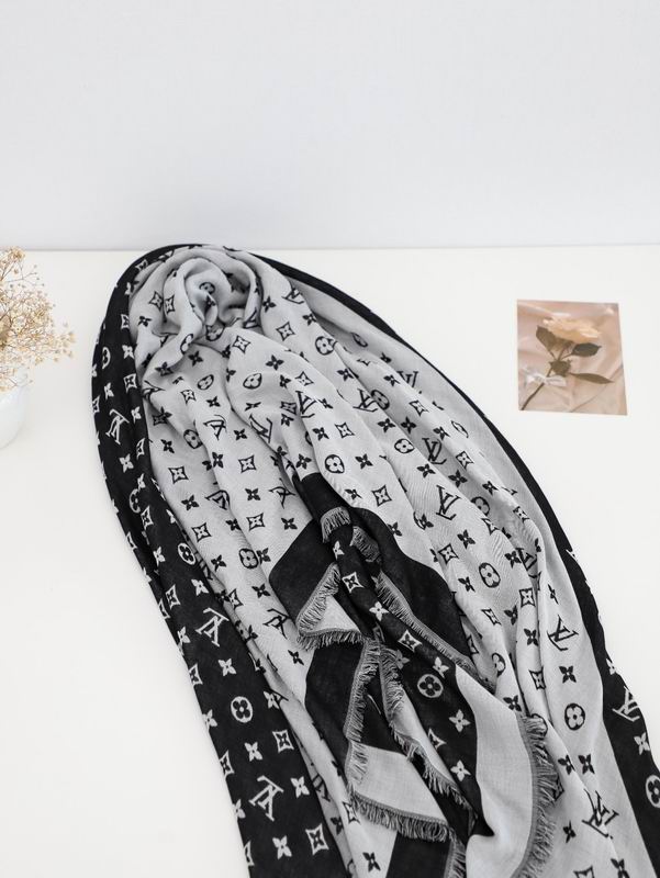 LV silk scarf 140X140cm E (22)