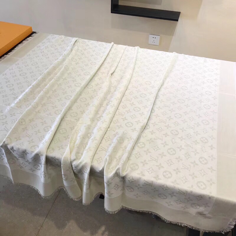 LV silk scarf 140X140cm E (35)