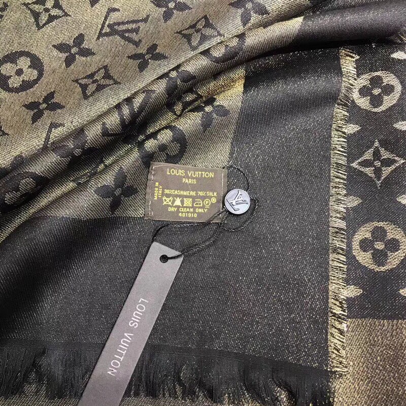 LV silk scarf 140X140cm E (41)