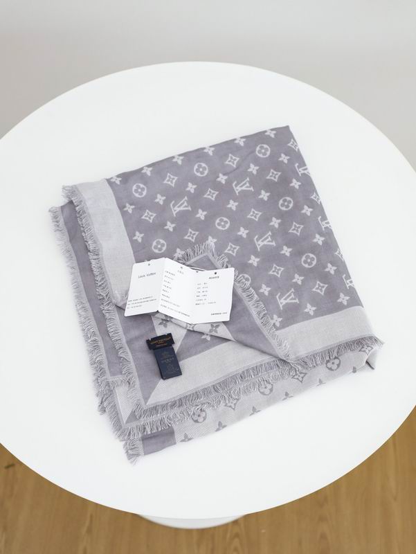 LV silk scarf 140X140cm E (8)
