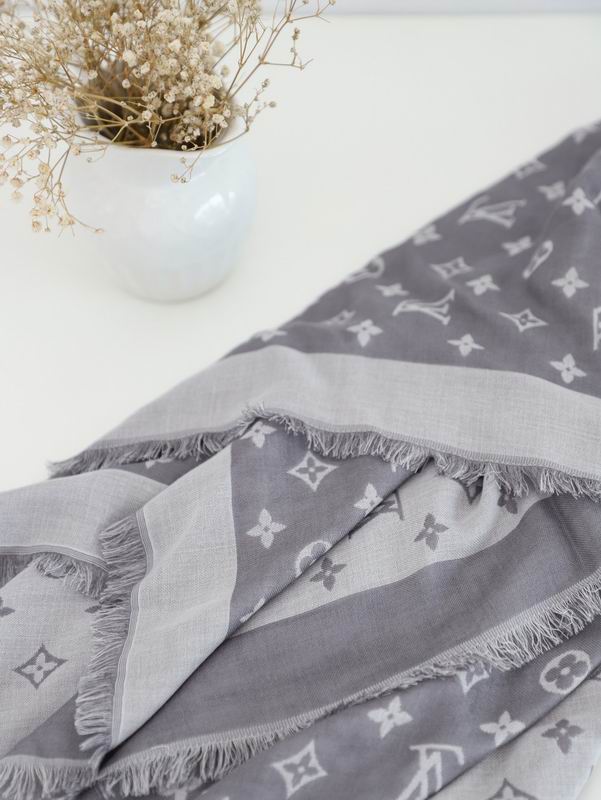 LV silk scarf 140X140cm E (9)