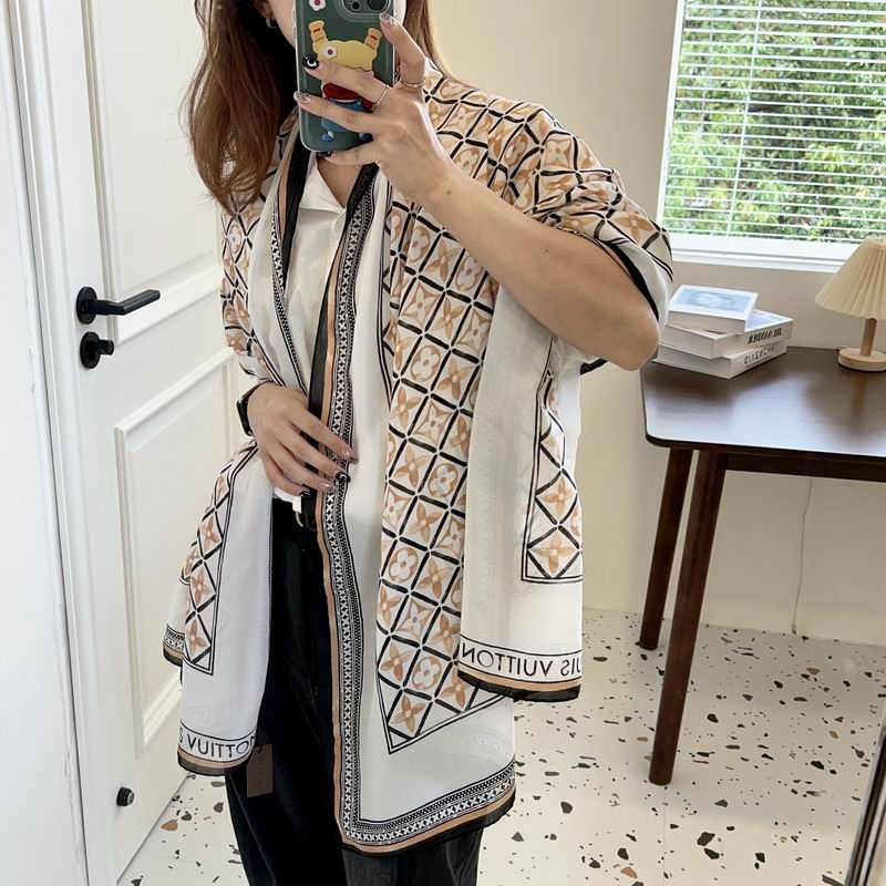 LV silk scarf 90-180cm E (1)