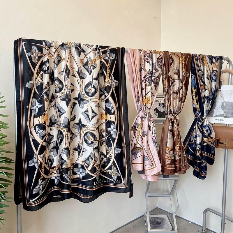 LV silk scarf 90-180cm E (1)