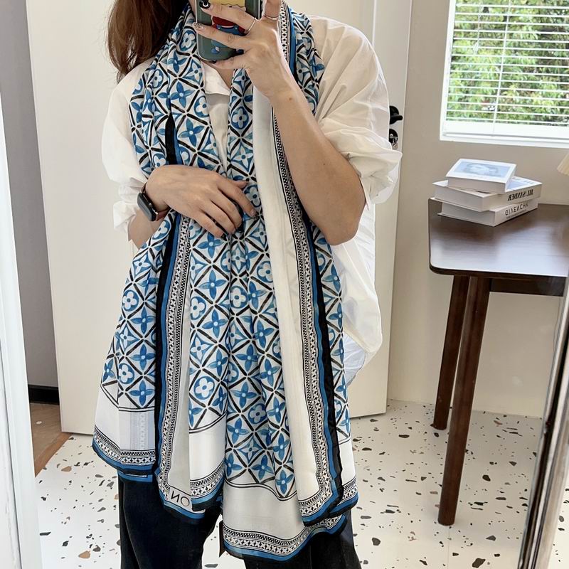 LV silk scarf 90-180cm E (11)
