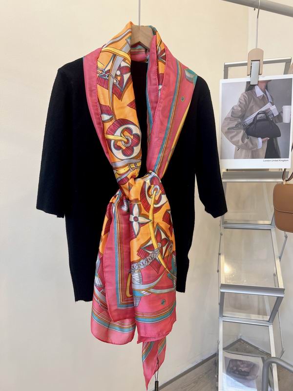 LV silk scarf 90-180cm E (14)