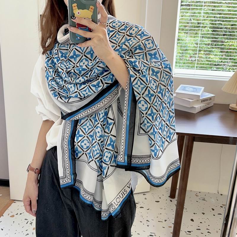 LV silk scarf 90-180cm E (16)