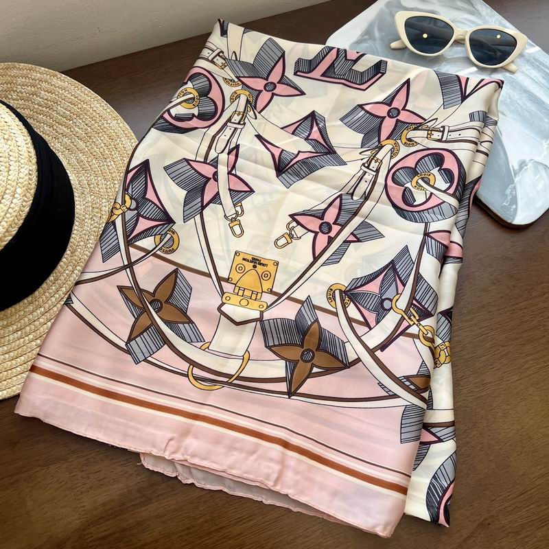 LV silk scarf 90-180cm E (16)