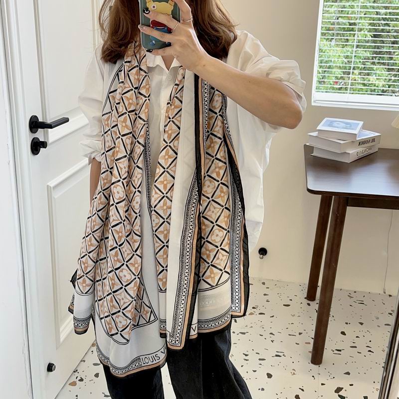 LV silk scarf 90-180cm E (3)