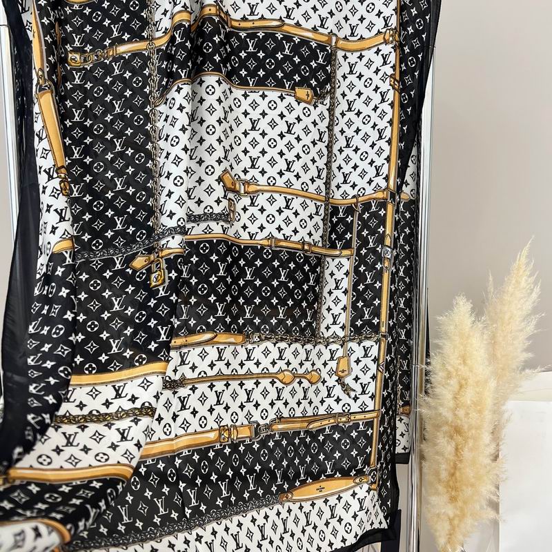 LV silk scarf 90-180cm E (3)