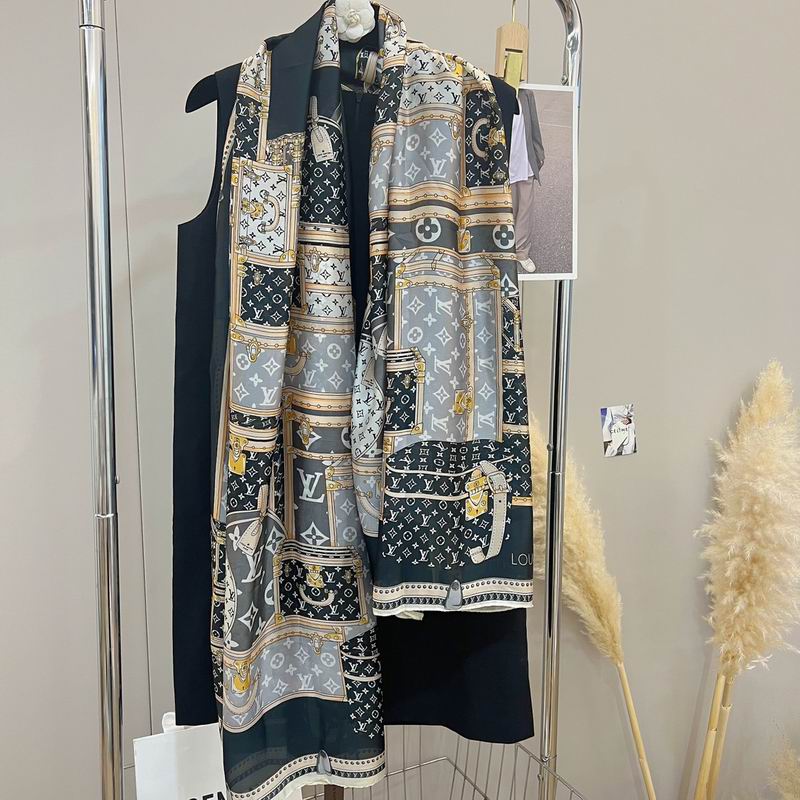 LV silk scarf 90-180cm E (3)