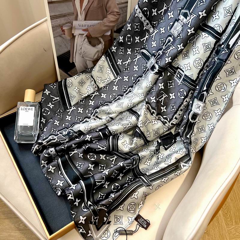 LV silk scarf 90-180cm E (3)