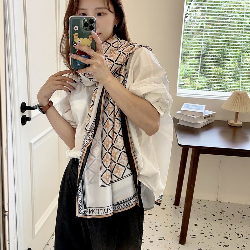 LV silk scarf 90-180cm E (4)