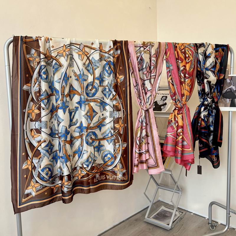 LV silk scarf 90-180cm E (4)