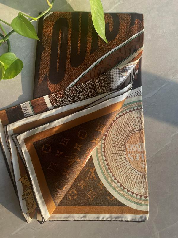 LV silk scarf 90X90cm E (11)