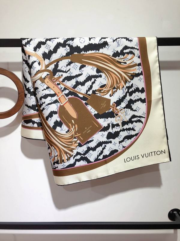 LV silk scarf 90X90cm E (11)
