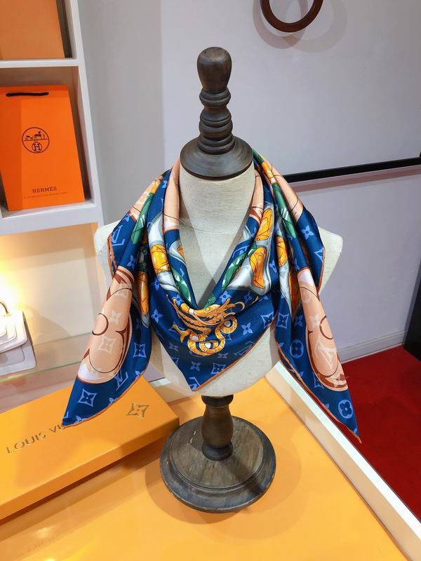 LV silk scarf 90X90cm E (11)