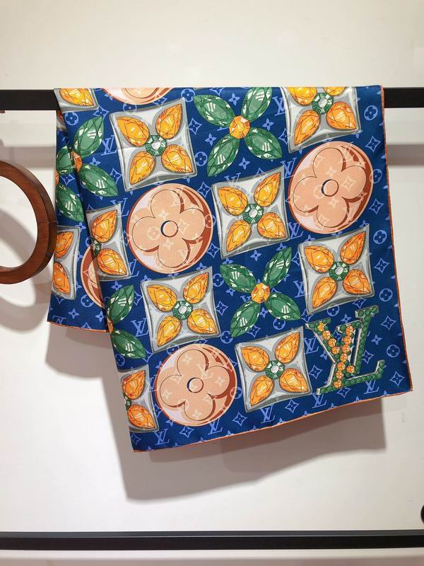 LV silk scarf 90X90cm E (12)