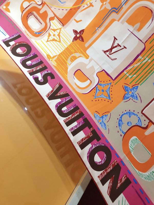 LV silk scarf 90X90cm E (13)