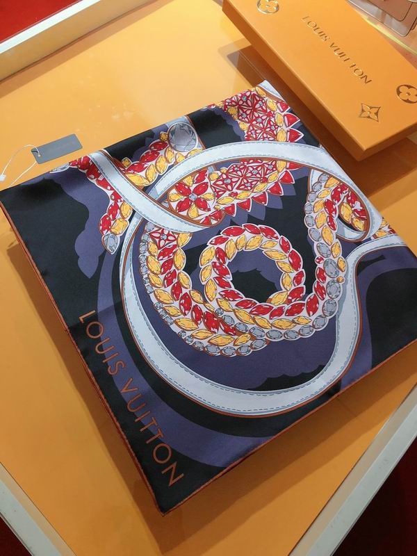 LV silk scarf 90X90cm E (13)