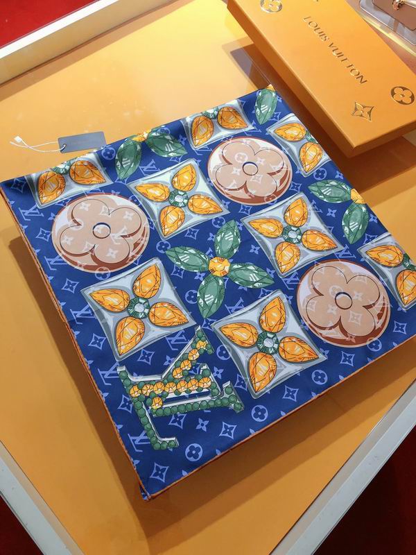 LV silk scarf 90X90cm E (14)