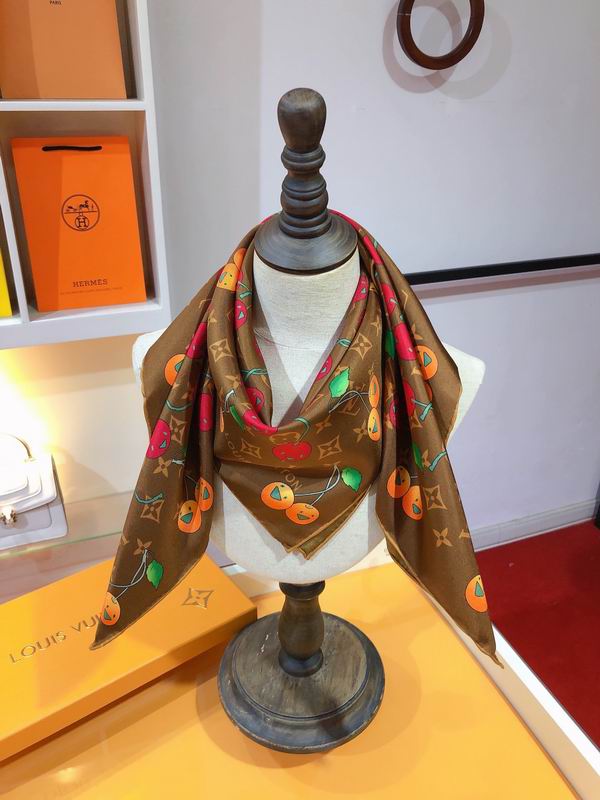 LV silk scarf 90X90cm E (15)