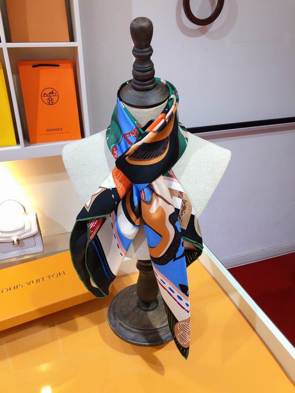 LV silk scarf 90X90cm E (15)