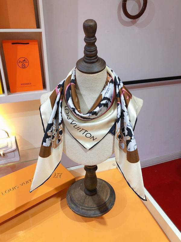LV silk scarf 90X90cm E (15)