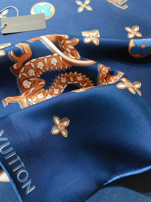 LV silk scarf 90X90cm E (15)