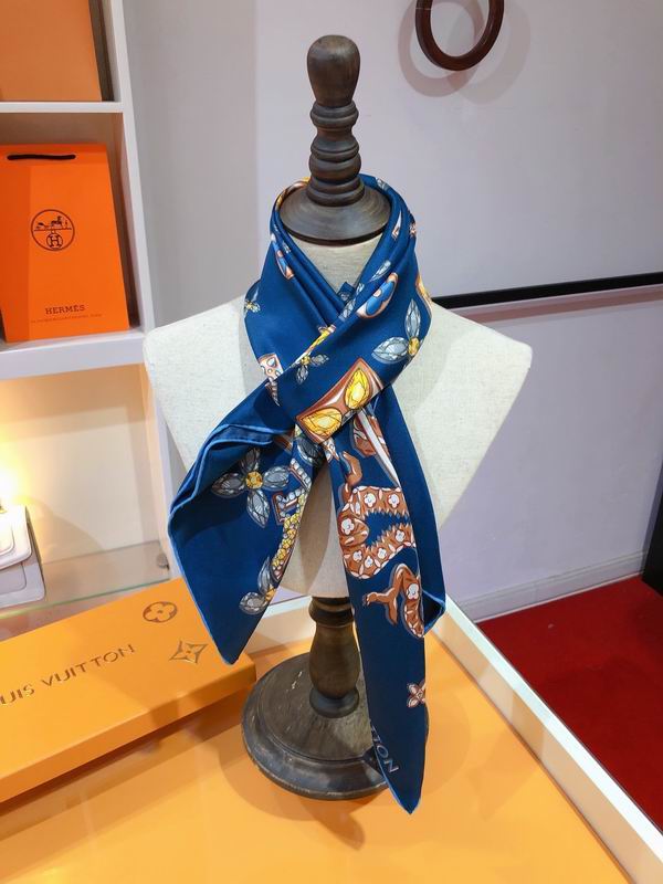 LV silk scarf 90X90cm E (16)