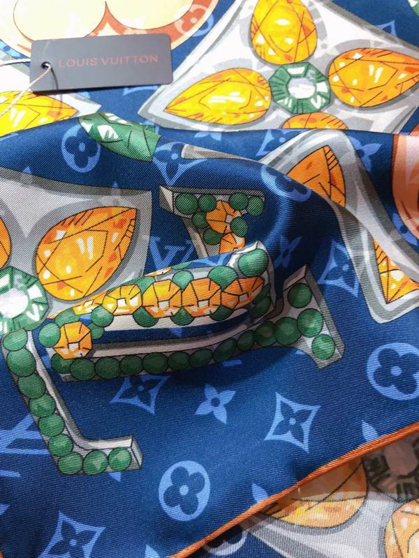 LV silk scarf 90X90cm E (16)