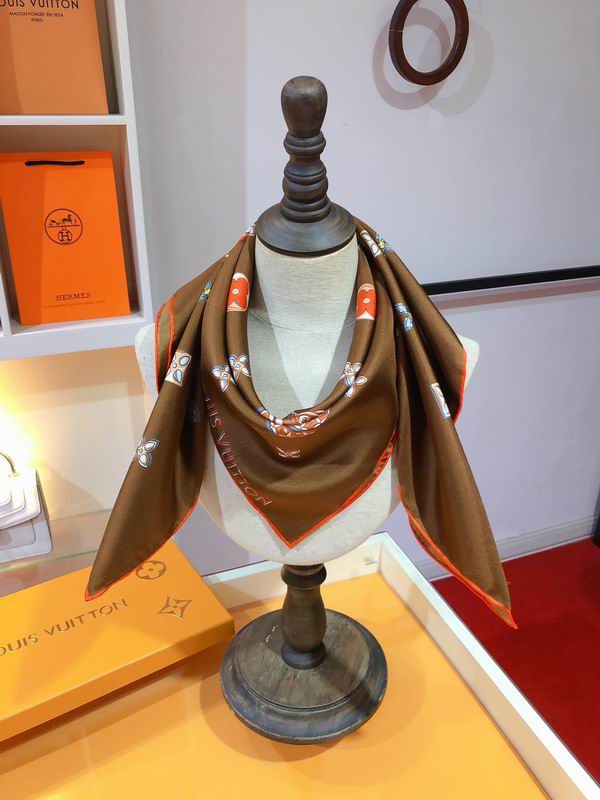 LV silk scarf 90X90cm E (17)