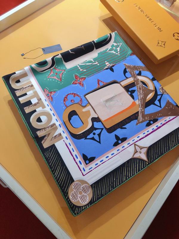 LV silk scarf 90X90cm E (18)