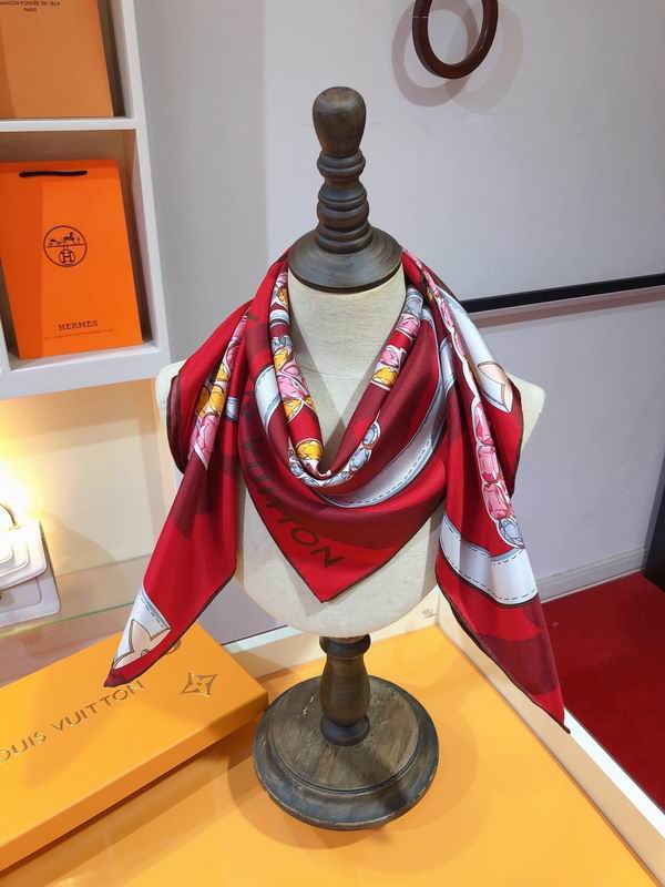 LV silk scarf 90X90cm E (18)