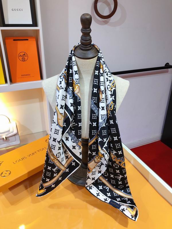 LV silk scarf 90X90cm E (2)
