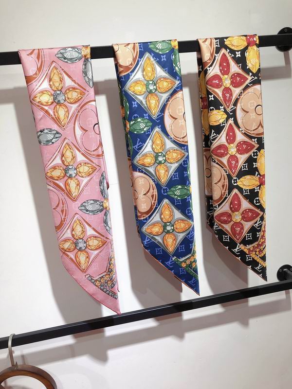 LV silk scarf 90X90cm E (2)
