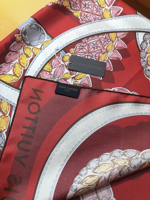 LV silk scarf 90X90cm E (21)