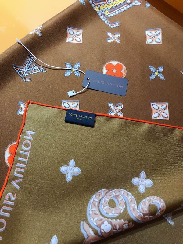 LV silk scarf 90X90cm E (22)